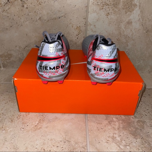 Nike Legend 8 Academy Tiempo Soccer Cleats - Picture 7 of 9